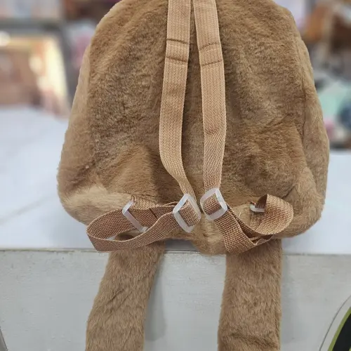 Capybara mochila detalle gorro's photo #3